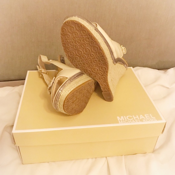 MK: Montgomery sling wedges, color bone, 8.5M - Picture 5 of 5